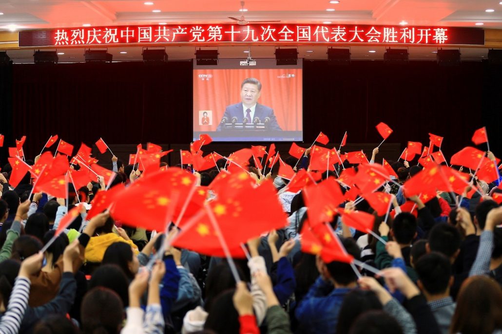 Résultat de recherche d'images pour "enarbolar la gran bandera del socialismo con peculiaridades chinas"